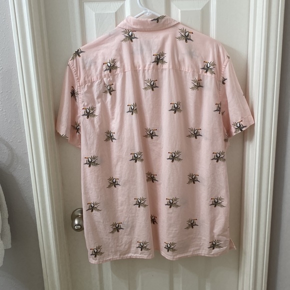 American Eagle Mens SS size L button down shirt Pink with Toucans - Picture 3 of 4